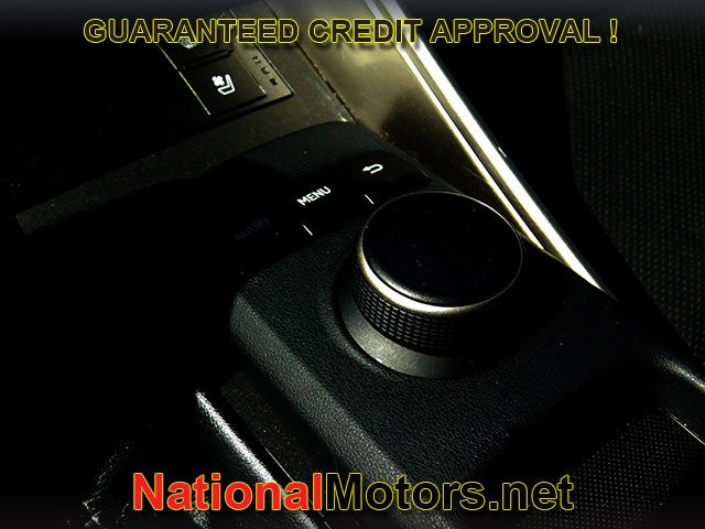 Lexus IS Vehicle Full-screen Gallery Image 24