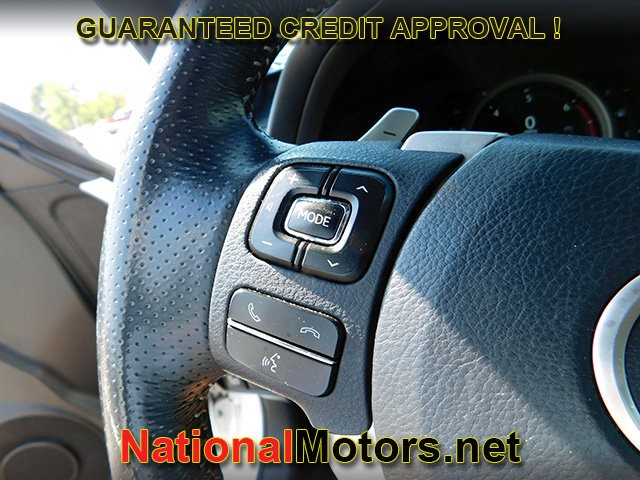 Lexus IS Vehicle Full-screen Gallery Image 27