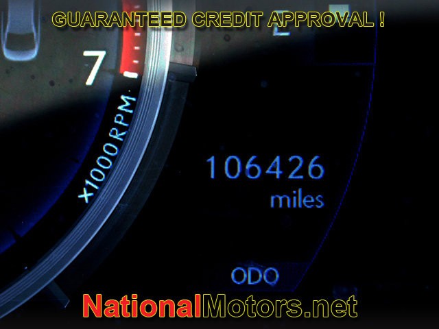 Lexus IS Vehicle Full-screen Gallery Image 28