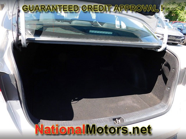 Toyota Corolla Vehicle Full-screen Gallery Image 06