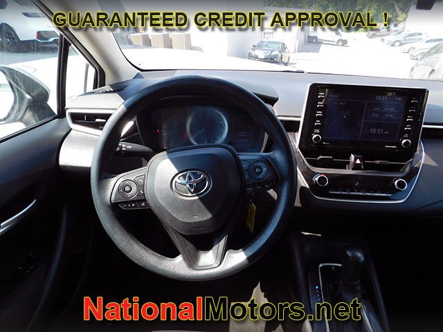 Toyota Corolla Vehicle Full-screen Gallery Image 09