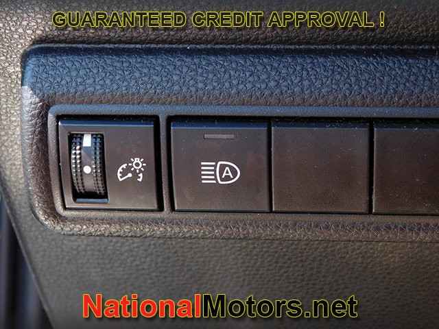 Toyota Corolla Vehicle Full-screen Gallery Image 17