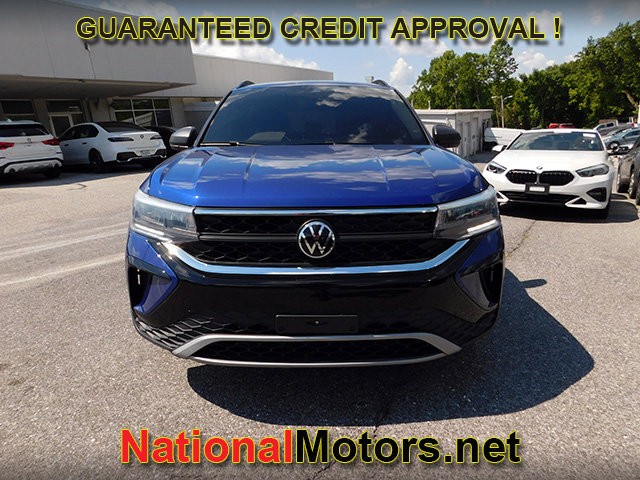 Volkswagen Taos Vehicle Full-screen Gallery Image 03