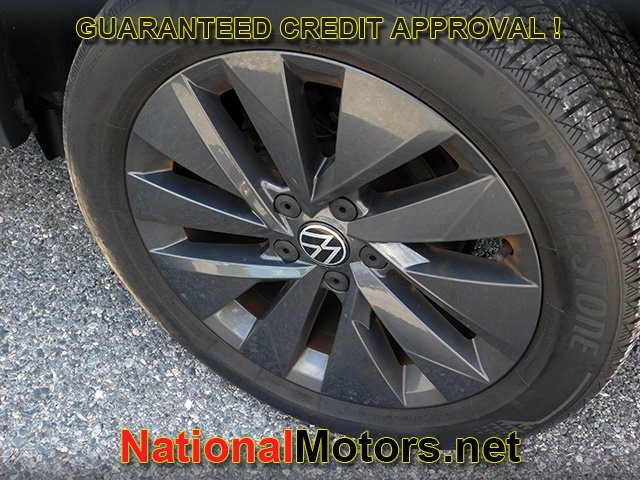 Volkswagen Taos Vehicle Full-screen Gallery Image 07