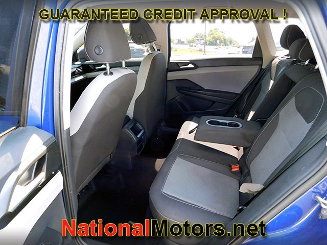 Volkswagen Taos Vehicle Full-screen Gallery Image 09