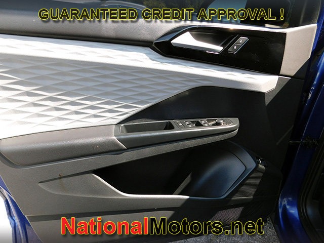 Volkswagen Taos Vehicle Full-screen Gallery Image 11
