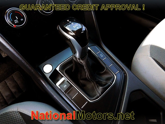 Volkswagen Taos Vehicle Full-screen Gallery Image 17