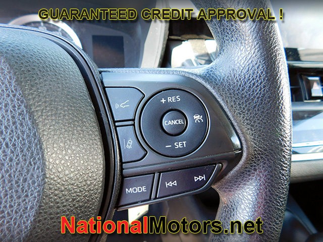 Toyota Corolla Vehicle Full-screen Gallery Image 13