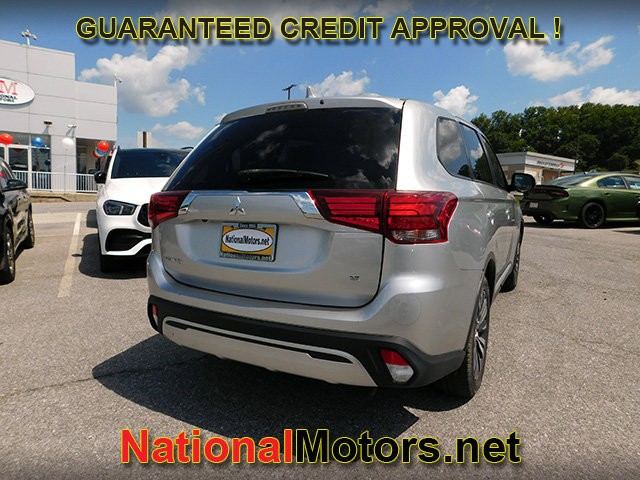 Mitsubishi Outlander Vehicle Full-screen Gallery Image 03