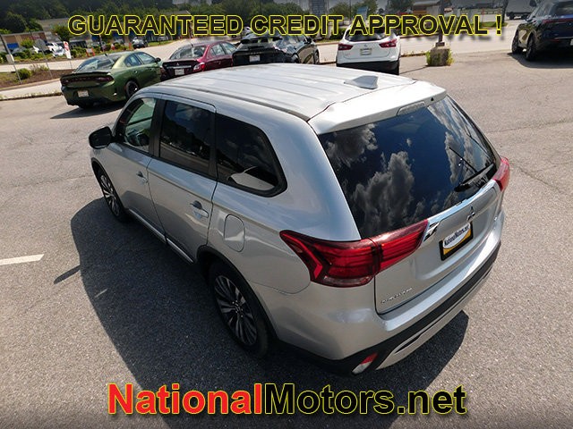 Mitsubishi Outlander Vehicle Full-screen Gallery Image 04