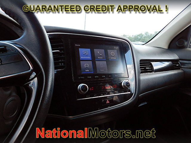 Mitsubishi Outlander Vehicle Full-screen Gallery Image 08
