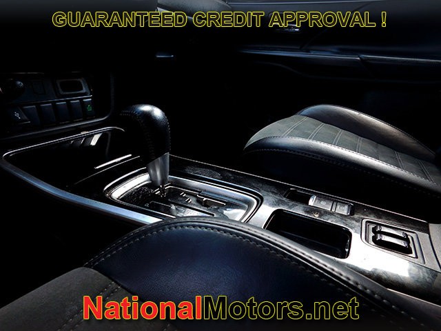 Mitsubishi Outlander Vehicle Full-screen Gallery Image 10