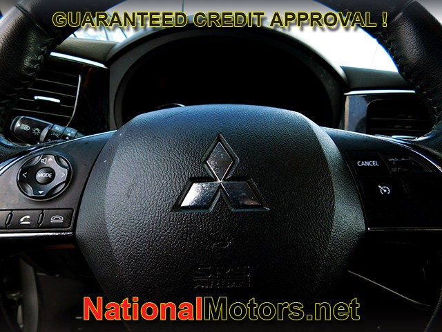 Mitsubishi Outlander Vehicle Full-screen Gallery Image 11