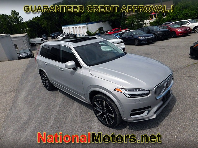 Volvo XC90 Vehicle Full-screen Gallery Image 02