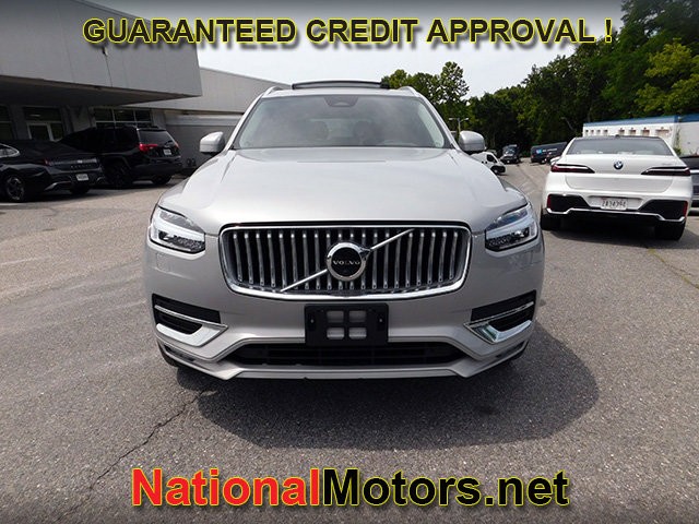 Volvo XC90 Vehicle Full-screen Gallery Image 03
