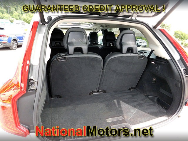 Volvo XC90 Vehicle Full-screen Gallery Image 08