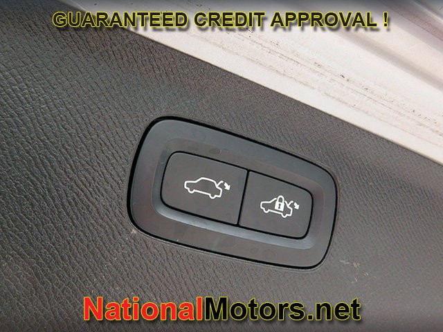 Volvo XC90 Vehicle Full-screen Gallery Image 09