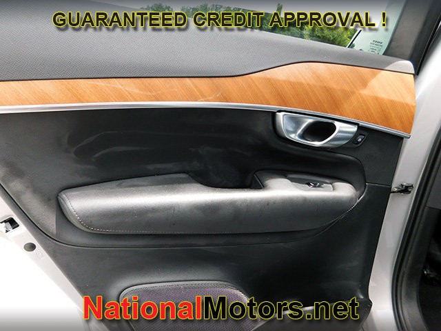 Volvo XC90 Vehicle Full-screen Gallery Image 10