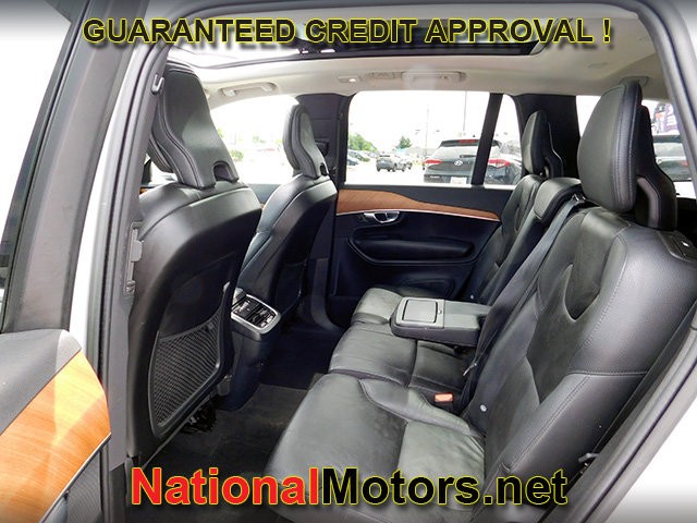 Volvo XC90 Vehicle Full-screen Gallery Image 11