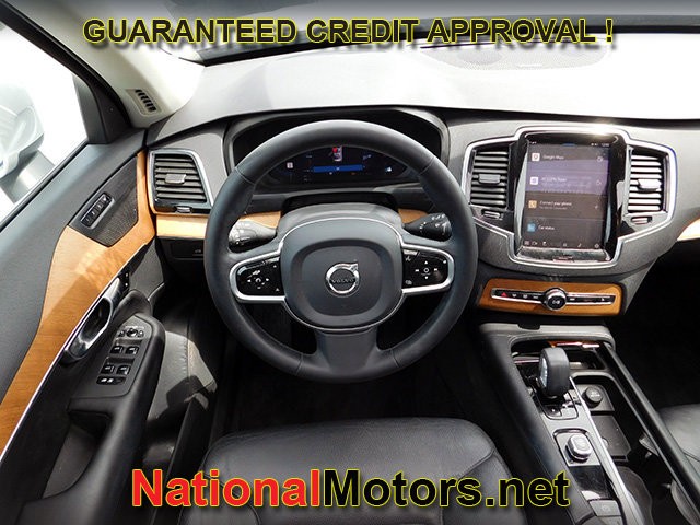 Volvo XC90 Vehicle Full-screen Gallery Image 13