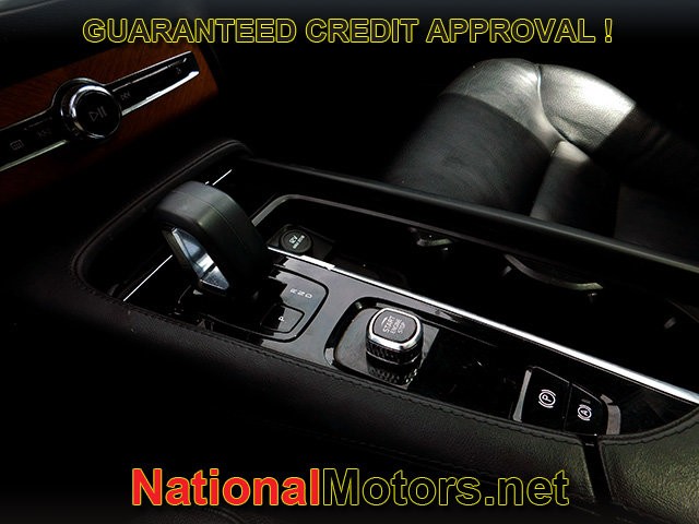 Volvo XC90 Vehicle Full-screen Gallery Image 21