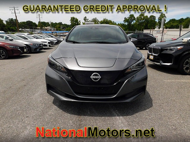Nissan LEAF Vehicle Full-screen Gallery Image 03