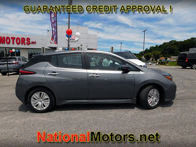 Nissan LEAF Vehicle Full-screen Gallery Image 04