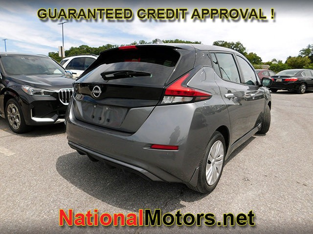 Nissan LEAF Vehicle Full-screen Gallery Image 05