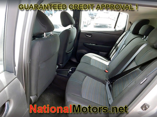 Nissan LEAF Vehicle Full-screen Gallery Image 10
