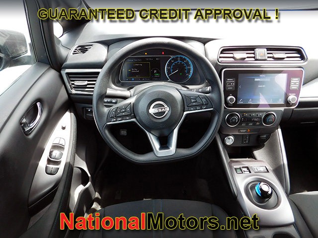 Nissan LEAF Vehicle Full-screen Gallery Image 11