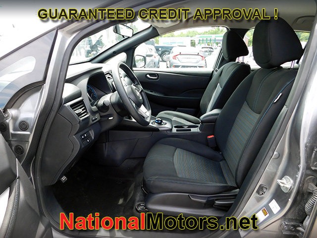 Nissan LEAF Vehicle Full-screen Gallery Image 13