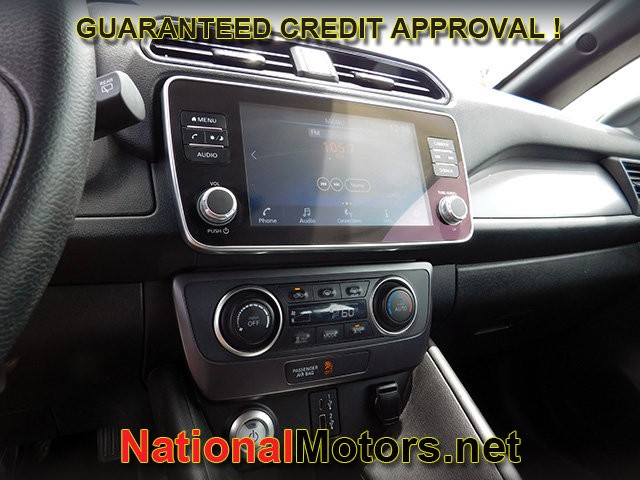 Nissan LEAF Vehicle Full-screen Gallery Image 15