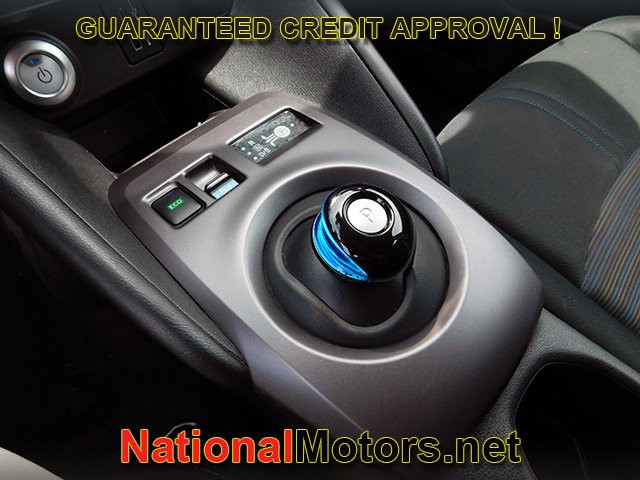 Nissan LEAF Vehicle Full-screen Gallery Image 18