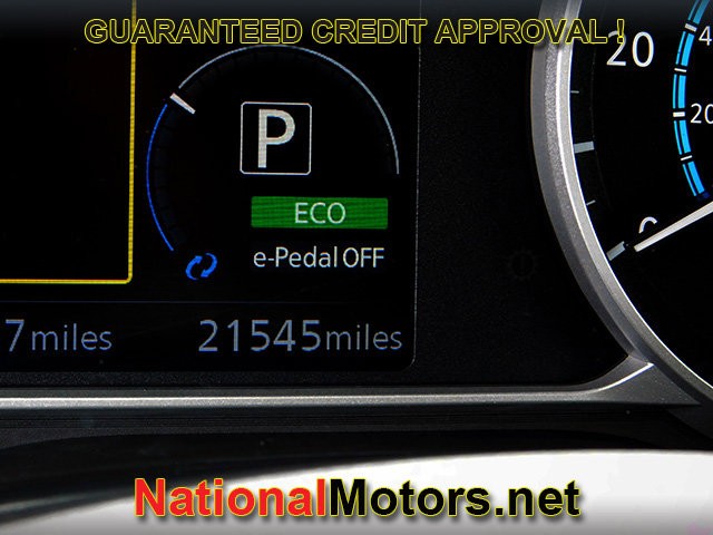 Nissan LEAF Vehicle Full-screen Gallery Image 21