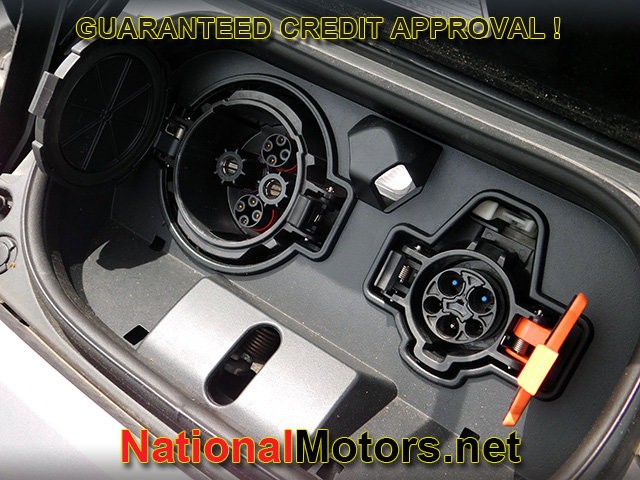 Nissan LEAF Vehicle Full-screen Gallery Image 24