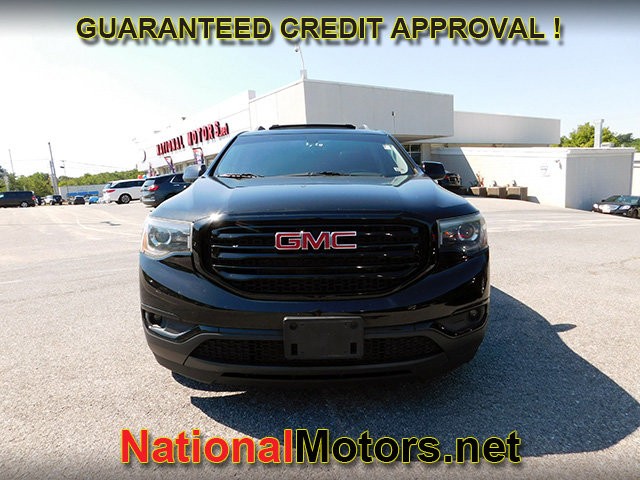 GMC Acadia Vehicle Full-screen Gallery Image 03