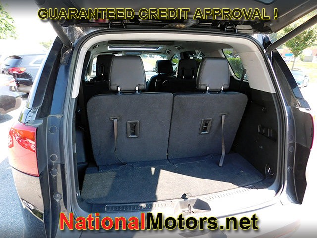 GMC Acadia Vehicle Full-screen Gallery Image 07