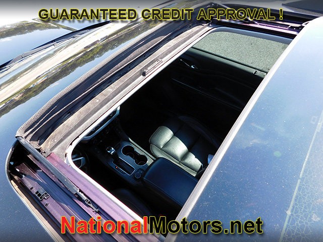 GMC Acadia Vehicle Full-screen Gallery Image 10