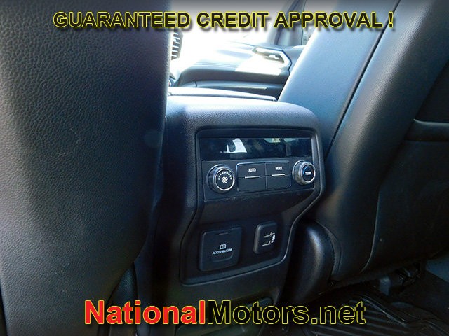 GMC Acadia Vehicle Full-screen Gallery Image 13