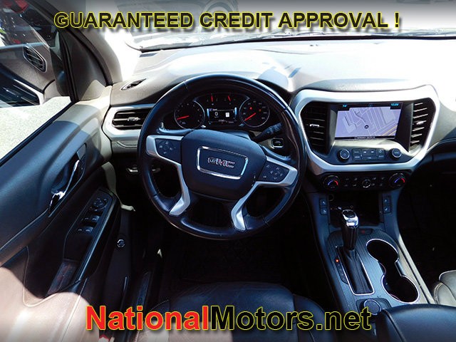 GMC Acadia Vehicle Full-screen Gallery Image 14