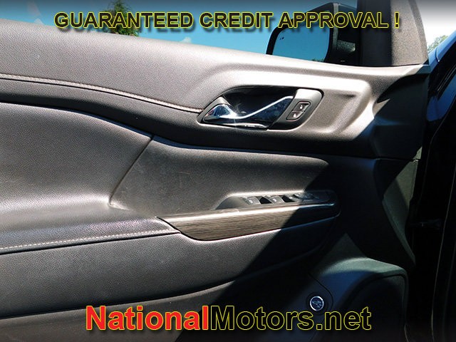 GMC Acadia Vehicle Full-screen Gallery Image 15