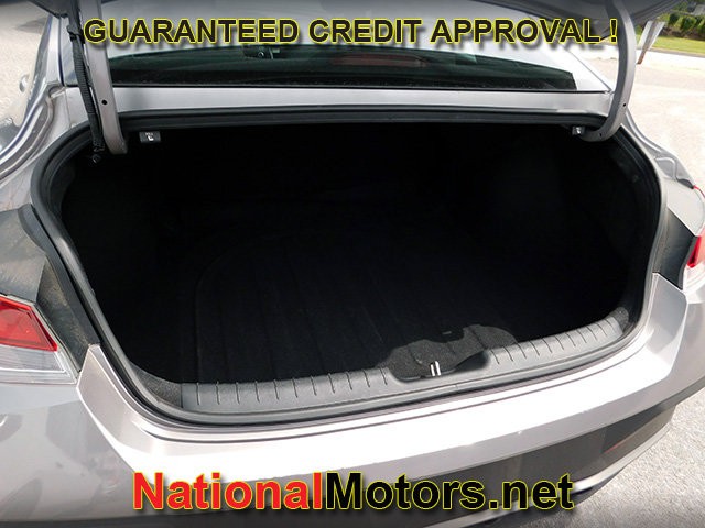 Hyundai Elantra Vehicle Full-screen Gallery Image 06