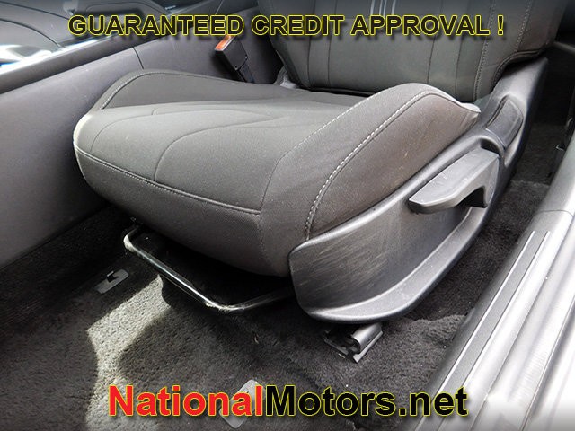 Hyundai Elantra Vehicle Full-screen Gallery Image 12