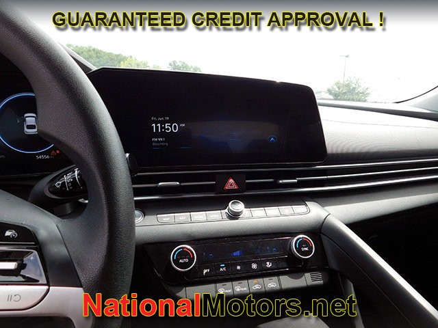 Hyundai Elantra Vehicle Full-screen Gallery Image 13