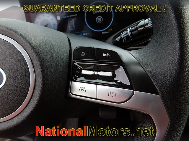 Hyundai Elantra Vehicle Full-screen Gallery Image 18