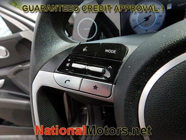 Hyundai Elantra Vehicle Full-screen Gallery Image 19