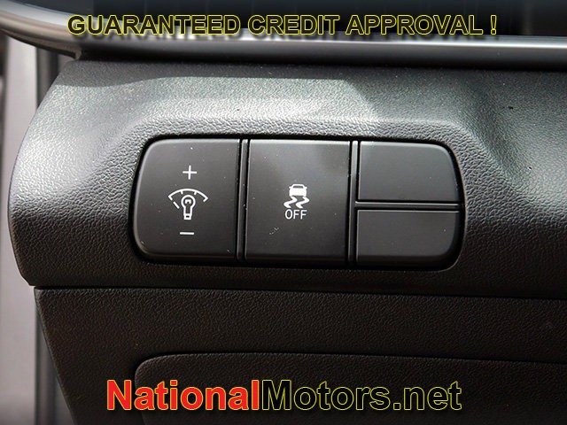Hyundai Elantra Vehicle Full-screen Gallery Image 21