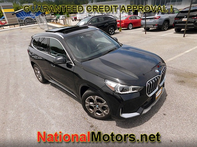 BMW X1 Vehicle Full-screen Gallery Image 02