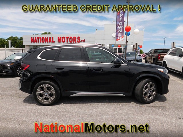 BMW X1 Vehicle Full-screen Gallery Image 04