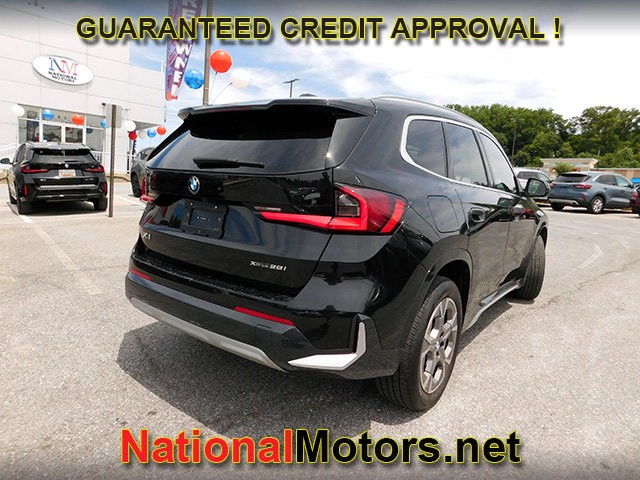 BMW X1 Vehicle Full-screen Gallery Image 05